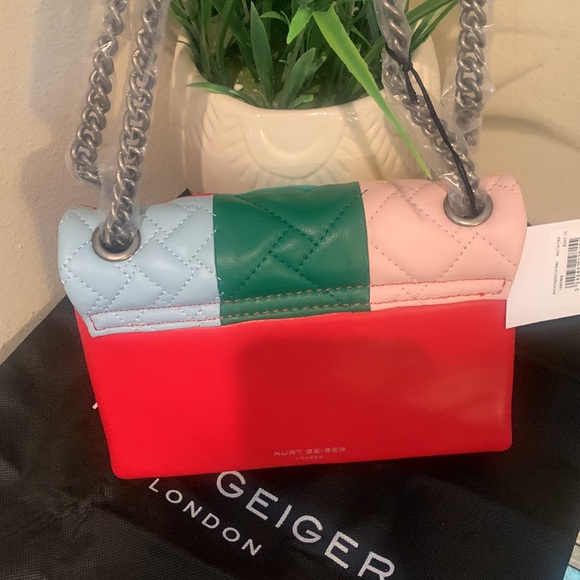 Mini Kensington Overstitch Quilted Crossbody Bag
KURT GEIGER LONDON - Picture 4 of 17